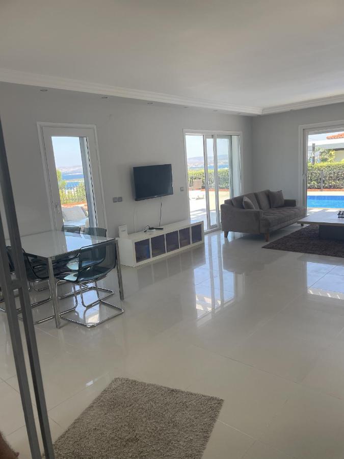 Luxury Villa With Amazing View, Cesme Bagian luar foto