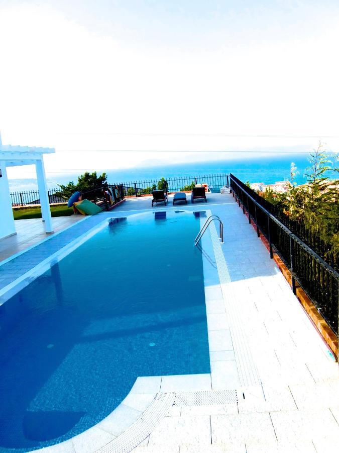 Luxury Villa With Amazing View, Cesme Bagian luar foto